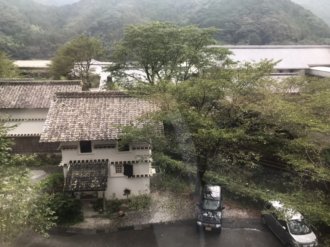 部屋から仁淀川が見えます