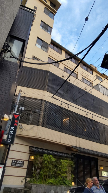 駅からだとこんな感じだけど　　中とか部屋とかが素敵