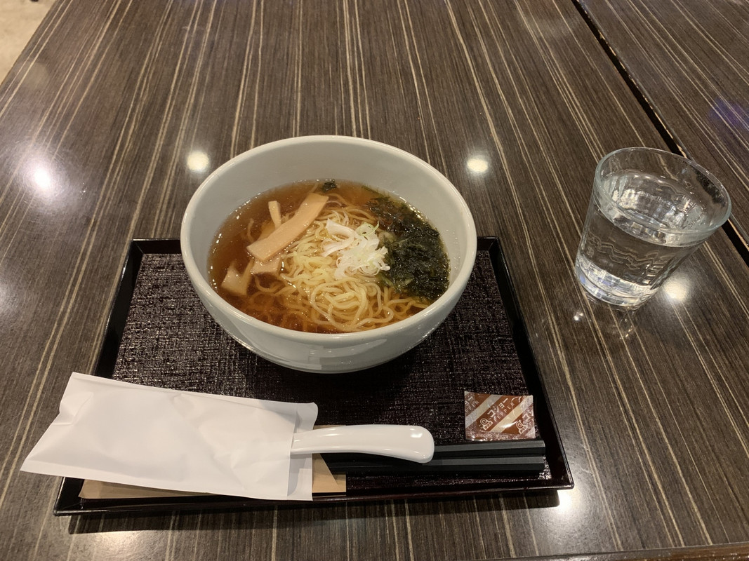 名物の夜鳴きそば 半玉なので飲んだ後にはちょうどいい