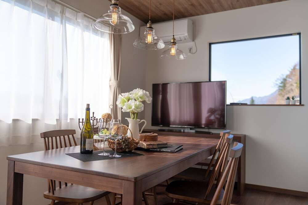 客室内のダイニングエリア