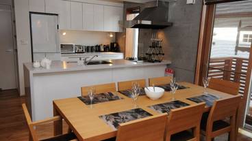 客室内のダイニングエリア / 11