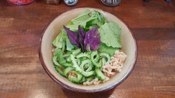 「首里製麺」料理 590918 島野菜すば（おばぁの麺・沖縄出汁）