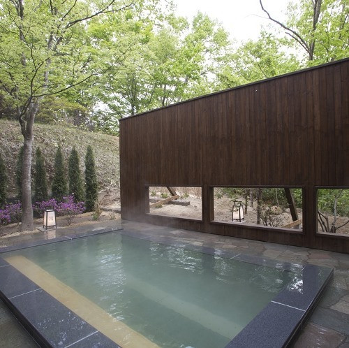 石造りの露天風呂