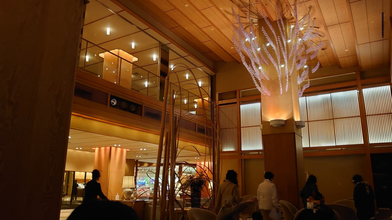 お部屋に案内していただいた後、ロビー階に降りました。