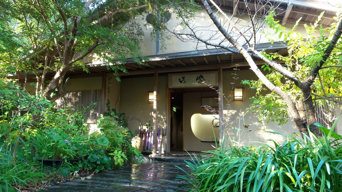 1日5組限定、ゆったり部屋食を楽しむ日本旅館3997976