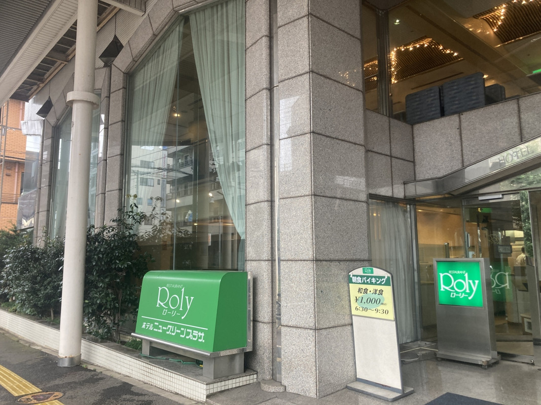 外観は結構綺麗だ、朝食バイキングも利用できる