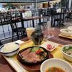 朝食は提携の『ロイヤルホスト』でステーキ膳
