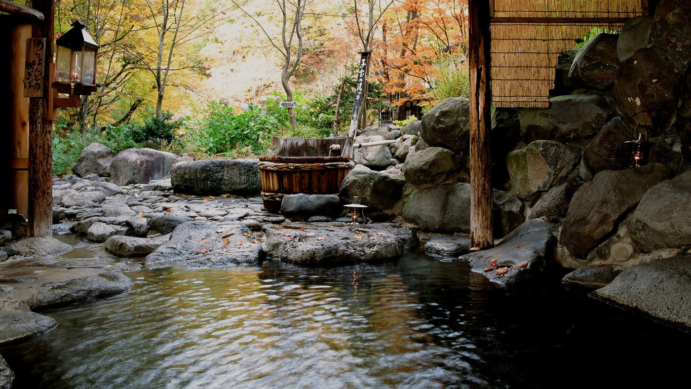 山間の秘湯でデジタルデトックス3647341