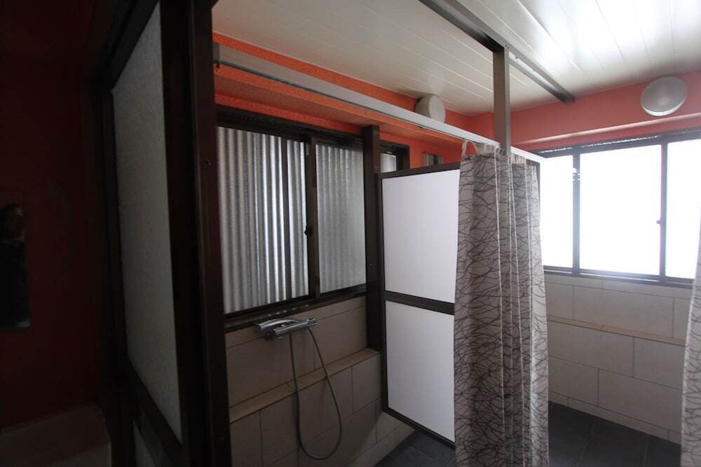 バスルームのシャワー