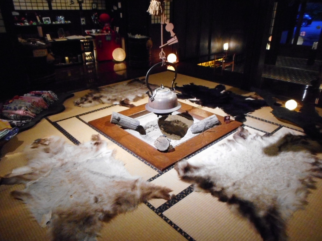 存在感のある囲炉裏