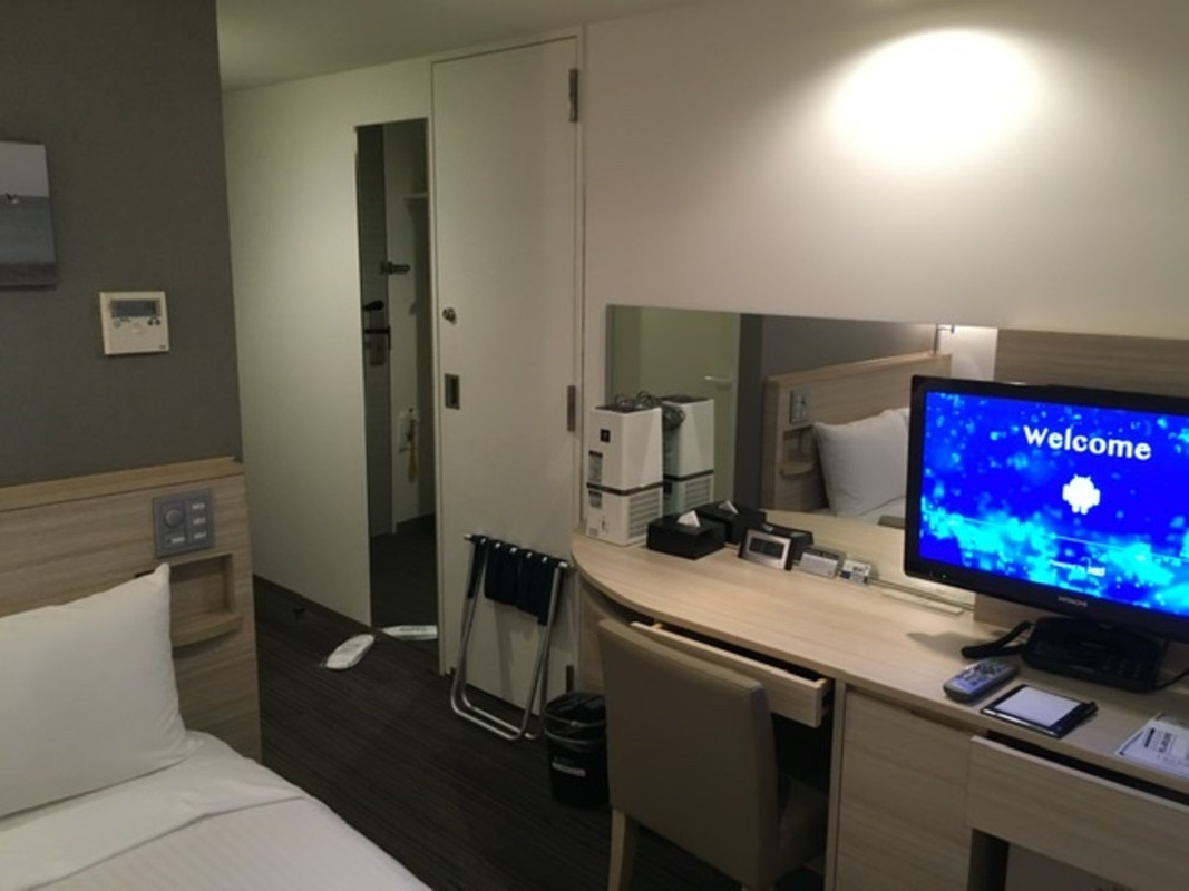 机や椅子はまあまあといった感じ