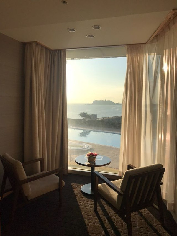 ホテルまでの坂を登るのが結構大変ですが、宿泊者は坂の下のバンケットホールから専用斜行エレベーターを利用できます！ぜひ利用をオススメします。