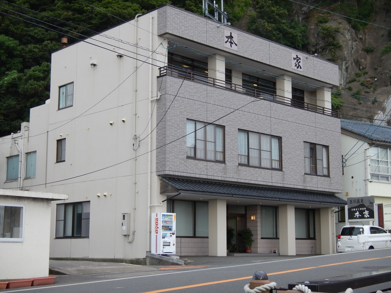 日本海を一望するちいさな温泉宿。天然温泉の貸切展望風呂あり3905327
