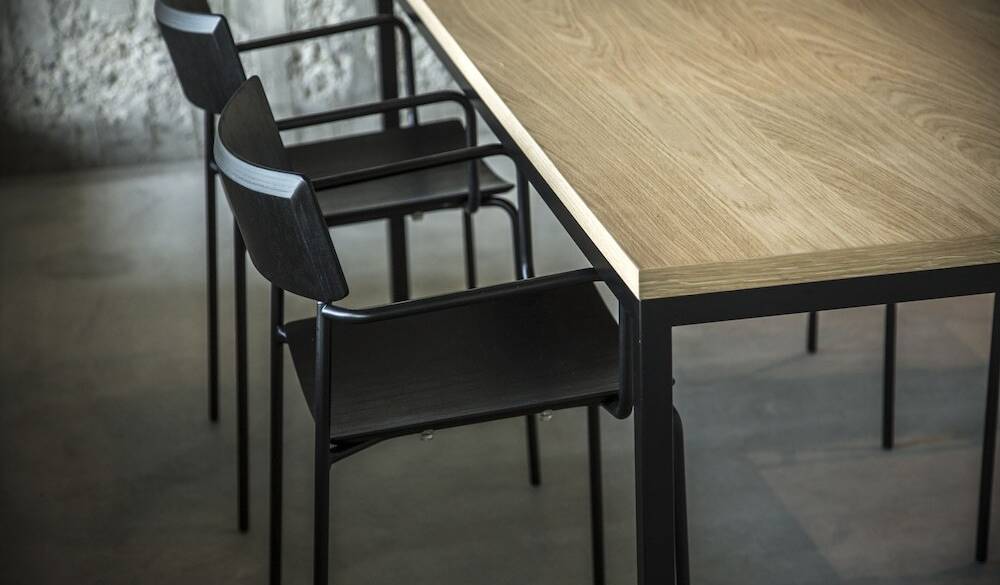 客室のダイニングテーブル / 3