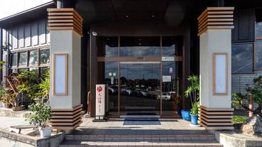 施設の入り口 / 8