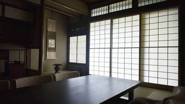 客室内のダイニングエリア / 7