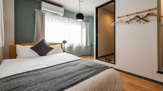 ダブルルーム (シャワー/トイレ付) エレベーターなし 2-3階 禁煙