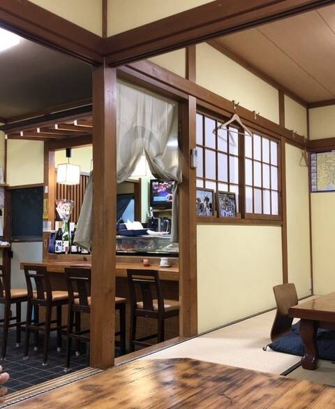 地元民に愛される
「巴寿し」でお寿司 / 3