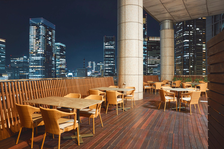 「ポム・ダダン」 内観 247078896 リニューアルしたテラス席