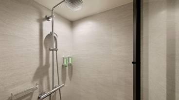 客室シャワーブース / 6