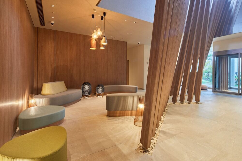 エントランス　ベンチ