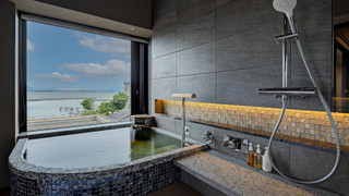 湖游 エレガントスイート(天然温泉 半露天風呂付き・禁煙)