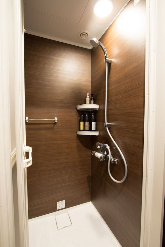 バスルームのシャワー