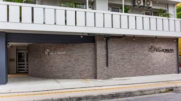 施設の正面 / 2