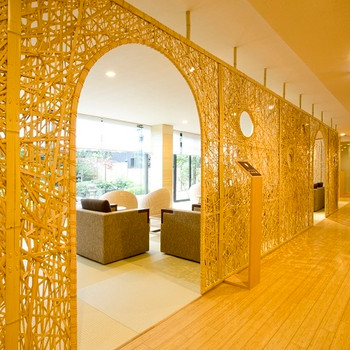 竹細工のロビーで「ウェルカムまんじゅう」を♪3391312