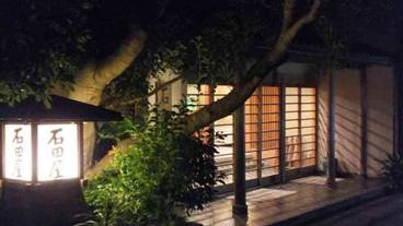 施設の入り口 / 27