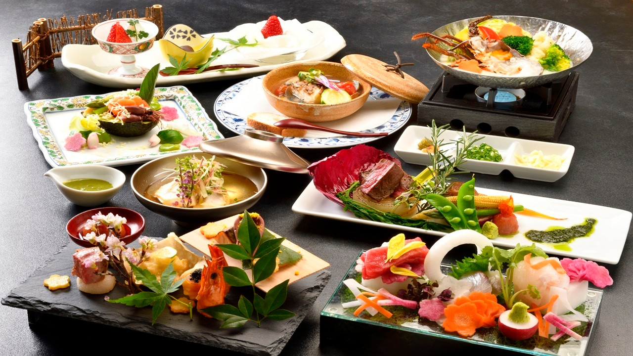 客室露天風呂から海と花火の競演を楽しむ4273124