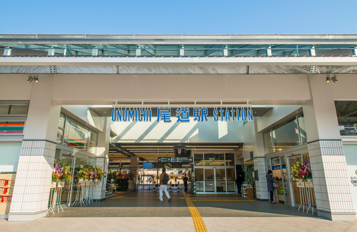 ホテル直結のJR尾道駅