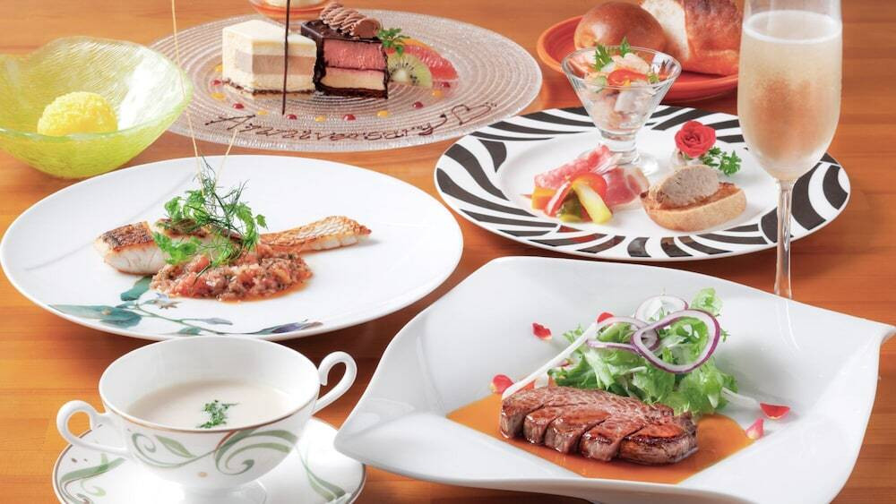 館内レストランでゆっくり食事を楽しみたい二人に3656508