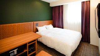 ダブルルーム クイーンベッド 1 台 禁煙