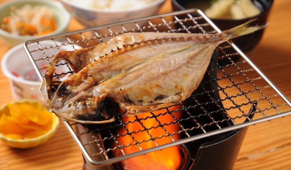 自分で焼ける地魚も！
和洋の朝食バイキング / 2