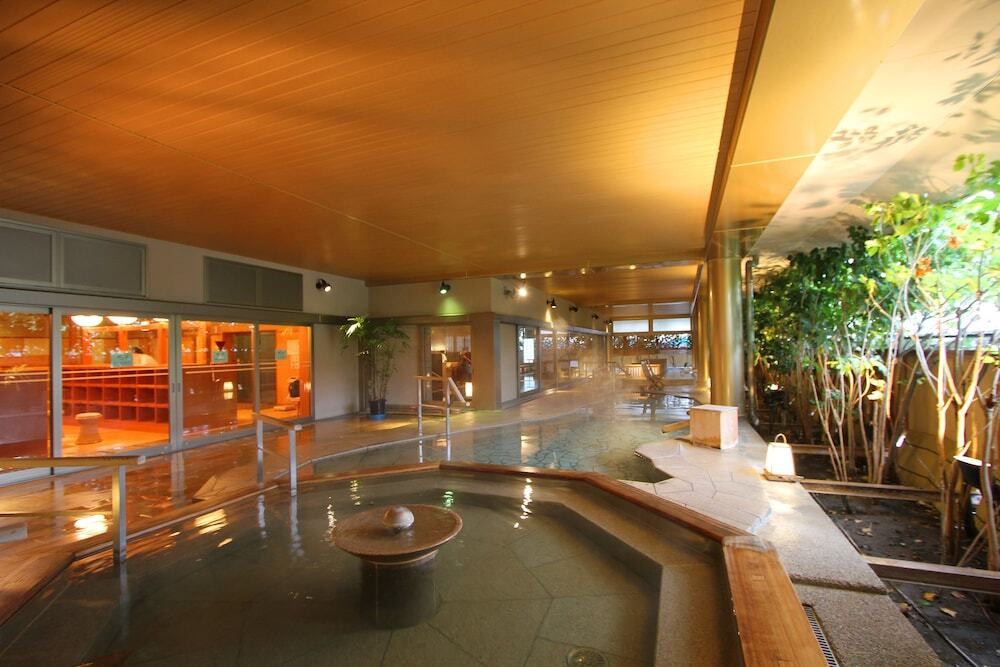 5.  館内で湯めぐり♪3つの大浴場を楽しめる「ゆのくに天祥」3516296