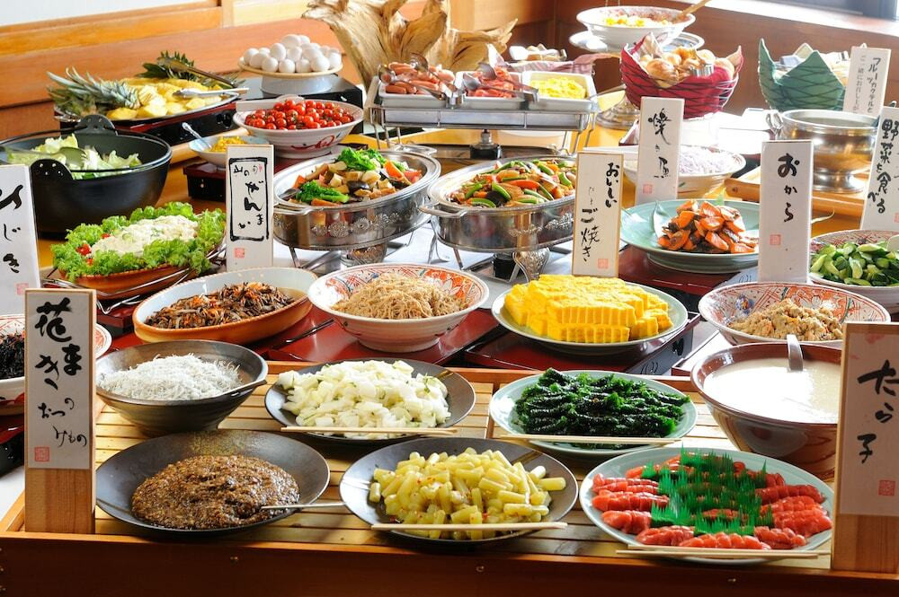 素朴な郷土料理が並ぶ朝食に心もホッコリ♪4077942