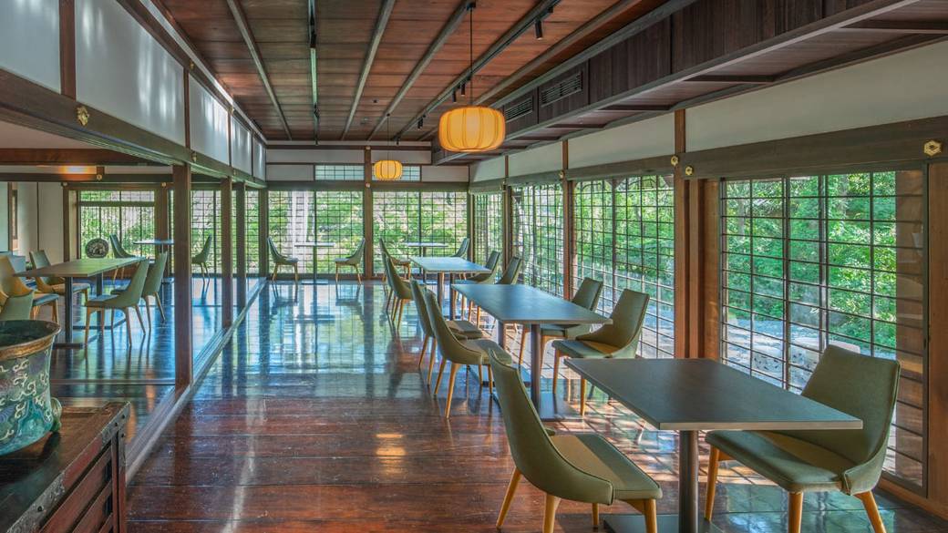 寺院を改修した茶寮「世世」 / 2