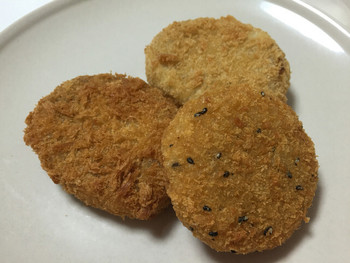 「田じま」 料理 43544092 コロッケ110円、カレーコロッケ90円、かぼちゃコロッケ90円