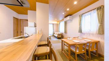 客室内のダイニングエリア / 16