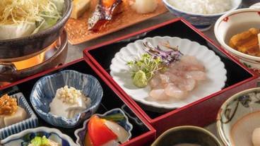 食事・飲み物 / 3