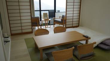 客室内のダイニングエリア / 5