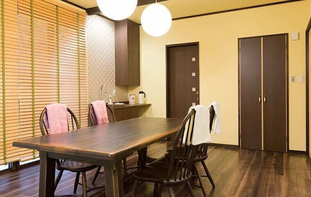 客室内のダイニングエリア