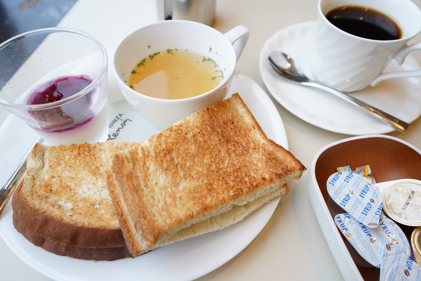 静寂で和やかな空間で朝食を堪能2137584