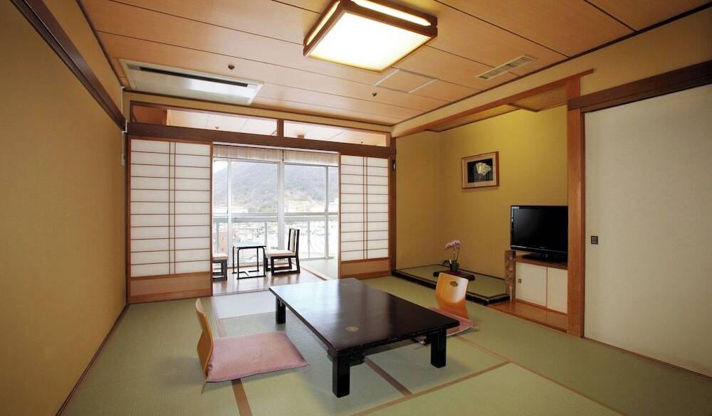 花春亭 和室10畳 / 5