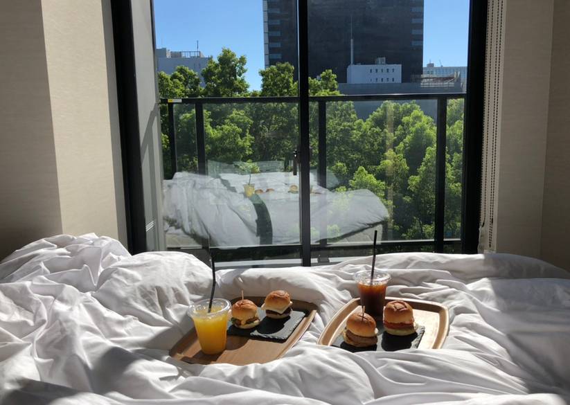 お楽しみの朝食は
2種のミニバーガー / 1