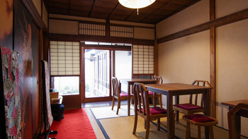 「BRCAFE KYOTO」 内観 123987756 テーブル（1Fの店内全体）