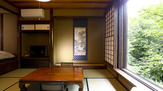 [川胡桃の間] 書院造12畳 源泉かけ流し半露天風呂付 禁煙