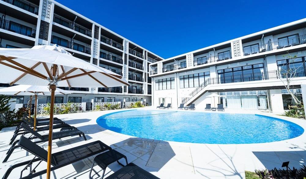 ホテルのプール / 2