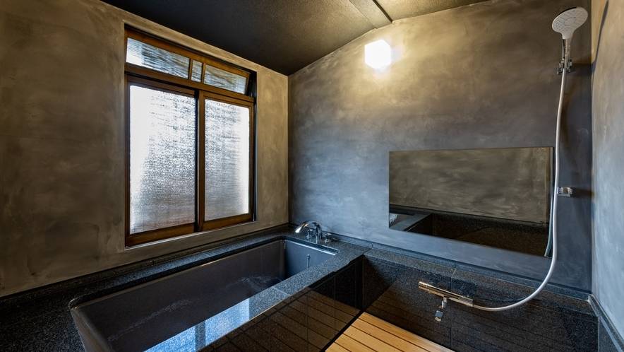 聴涛亭の浴室 / 2